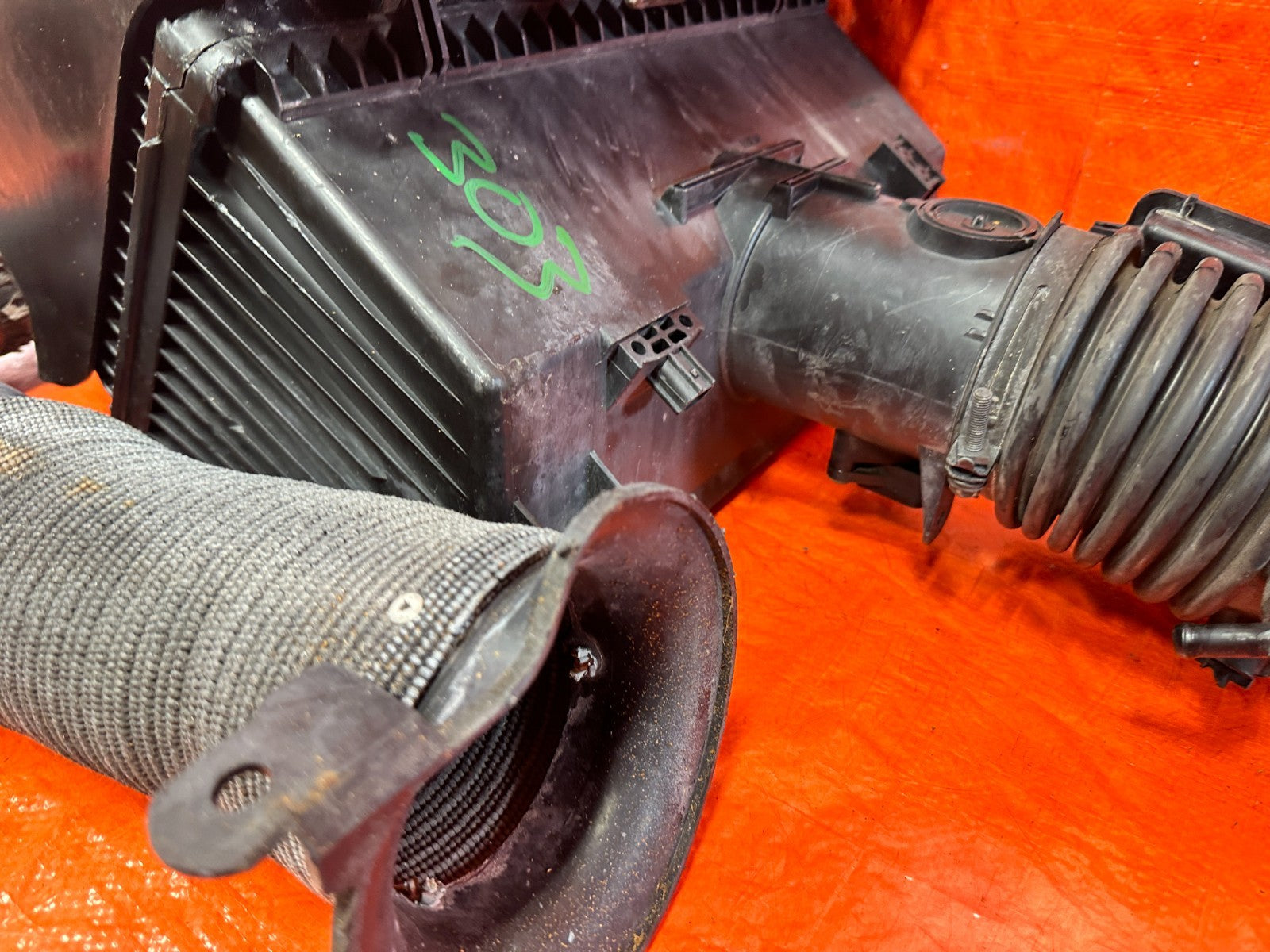 09 11 MAZDA RX8 RX 8   FACTORY INTAKE SYSTEM AIR BOX W/ ALL ARMS   OEM #3036