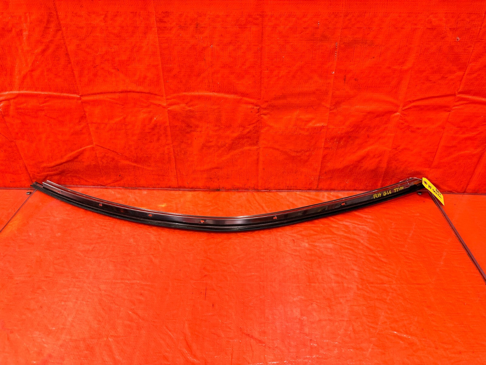 FRS BRZ & 86   PASSENGER RIGHT UPPER GLASS TRIM DRIP  RETAINER   OEM #2930