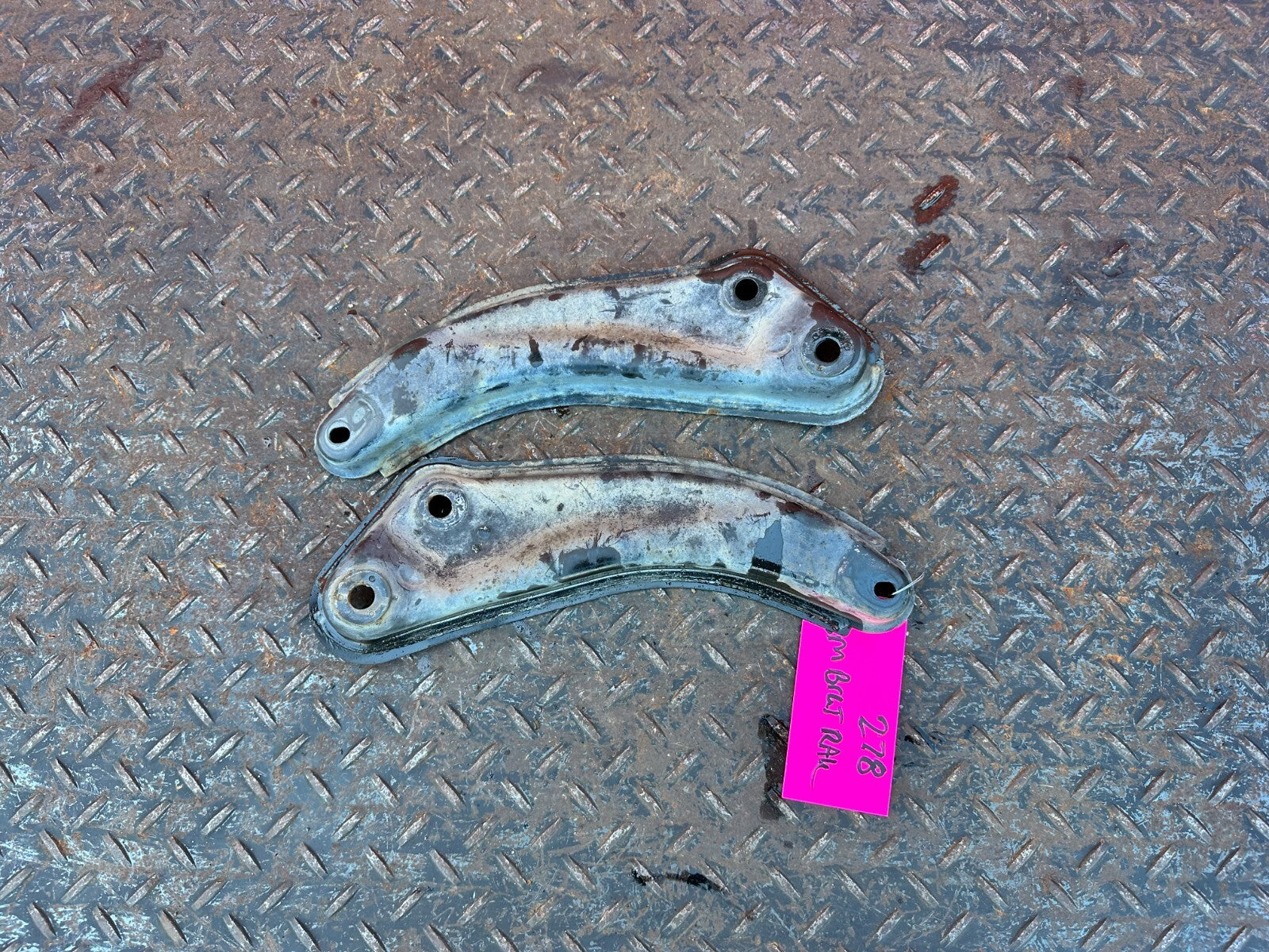 2013 13 INFINITI G37 S CONVERTIBLE   FRONT SUB FRAME BRACKETS   OME #2785