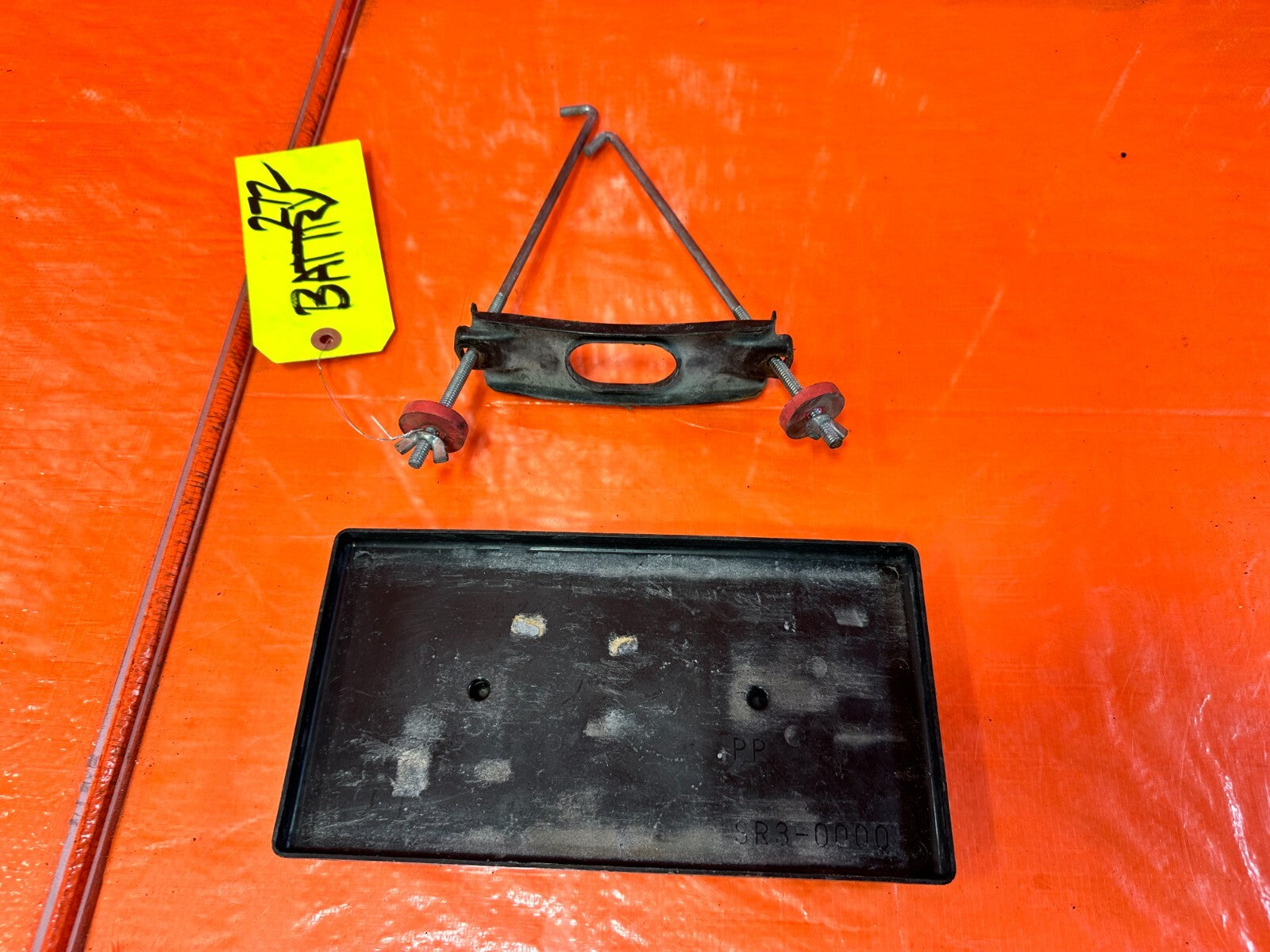 93 97 HONDA DEL SOL   BATTERY TRAY TRIM AND TIE DOWN   OEM #2725