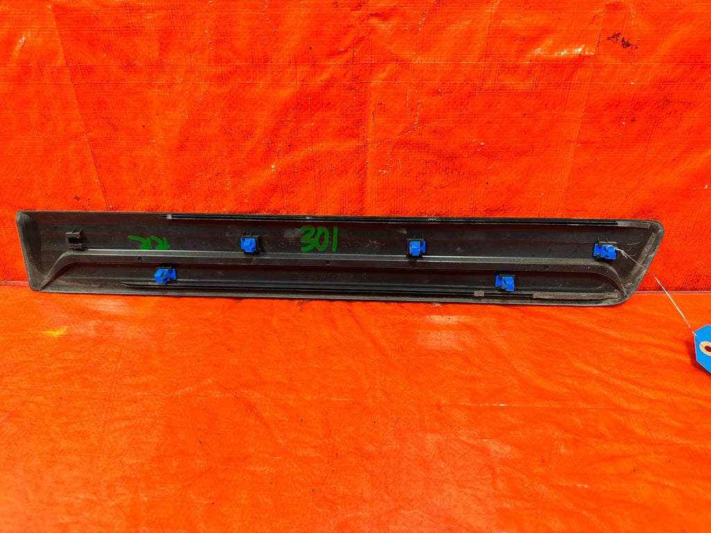 97 01 HONDA CR V CRV   PASSENGER RIGHT REAR EXTERIOR DOOR MOLDING TRIM OEM 3011