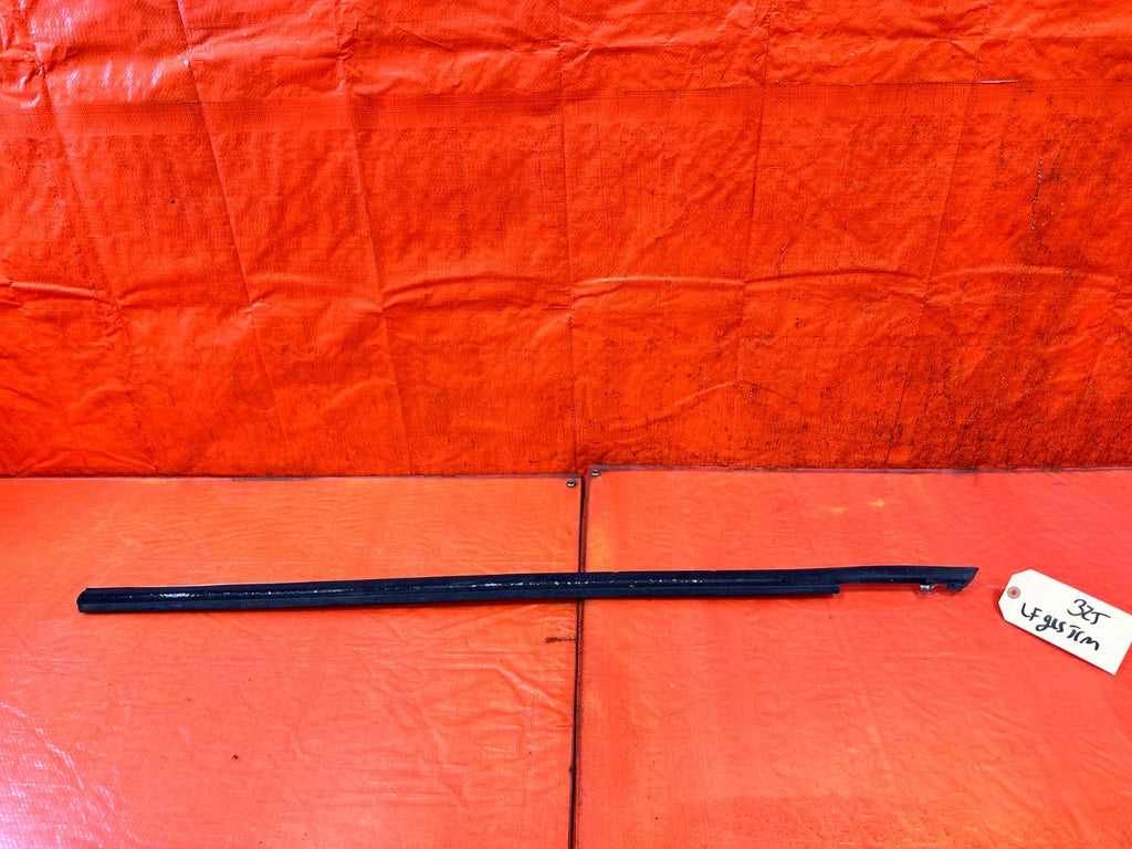 90 91 HONDA CIVIC HATCHBACK   DRIVER LEFT EXTERIOR WINDOW GLASS TRIM   OEM 3250