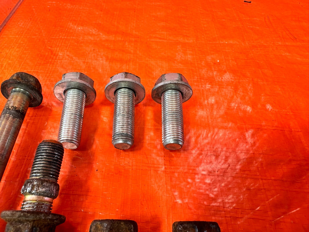 02 06 ACURA RSX   MANUAL TRANSMISSION   DRIVER LEFT MOUNT BOLTS HARDWARE   #2714