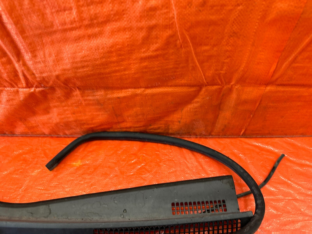 04 08 ACURA TL   WIPER COWL TRIM   PASSENGER RIGHT SIDE   OEM FACTORY #2346