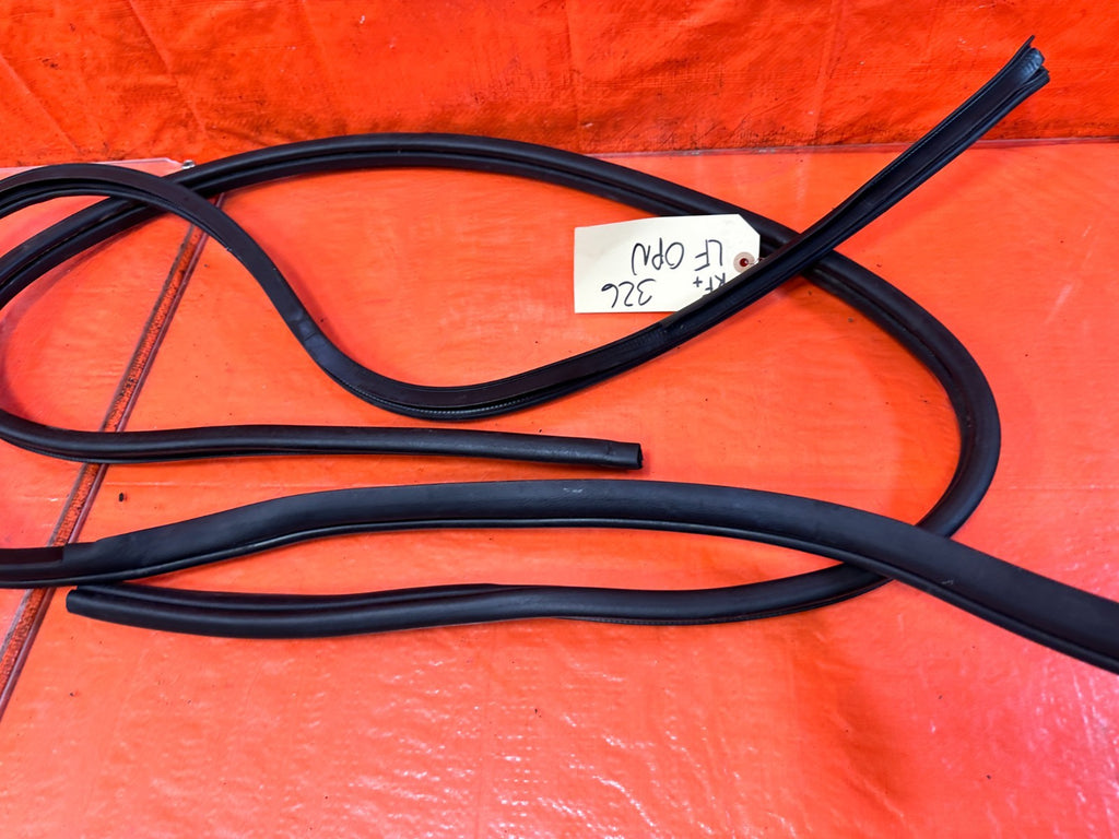 HYUNDAI GENESIS COUPE   CHASSIS TO DOOR OPEN TRIM WEATHER STRIP LEFT RIGHT 3264