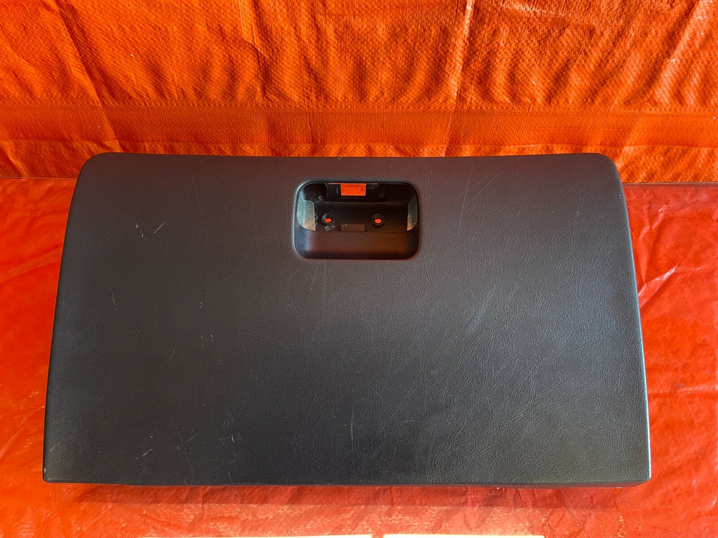 94 01 ACURA INTEGRA 2 & 4 DOOR   GLOVE BOX   BLACK   NO LOCK PRESENT   OEM #804