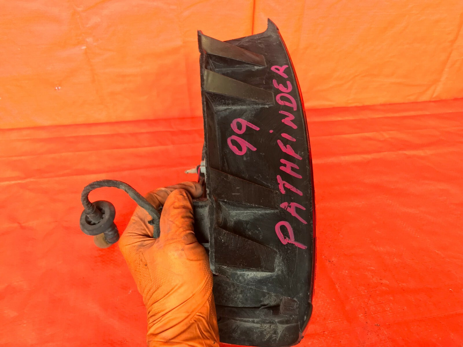 OEM 1996 1997 1998 NISSAN PATHFINDER PASSENGER RIGHT TAIL LIGHT LAMP 96 97 985