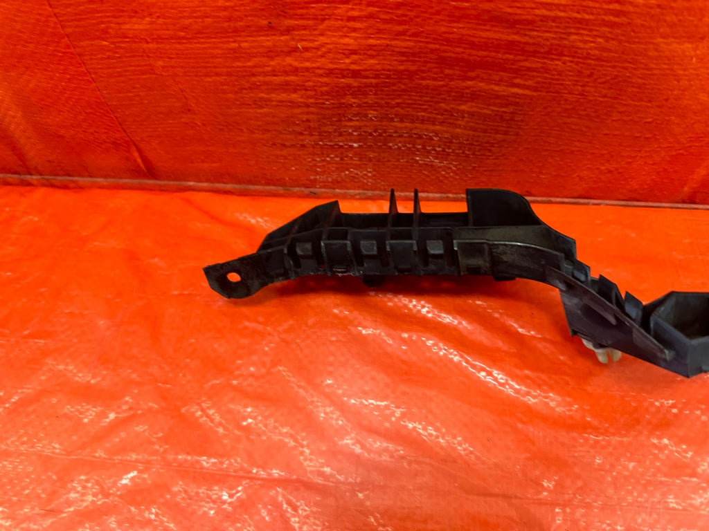 04 08 ACURA TSX   FENDER MOUNTING BRACKET SUPPORT BRACE BUMPER CLIP   LEFT #19615