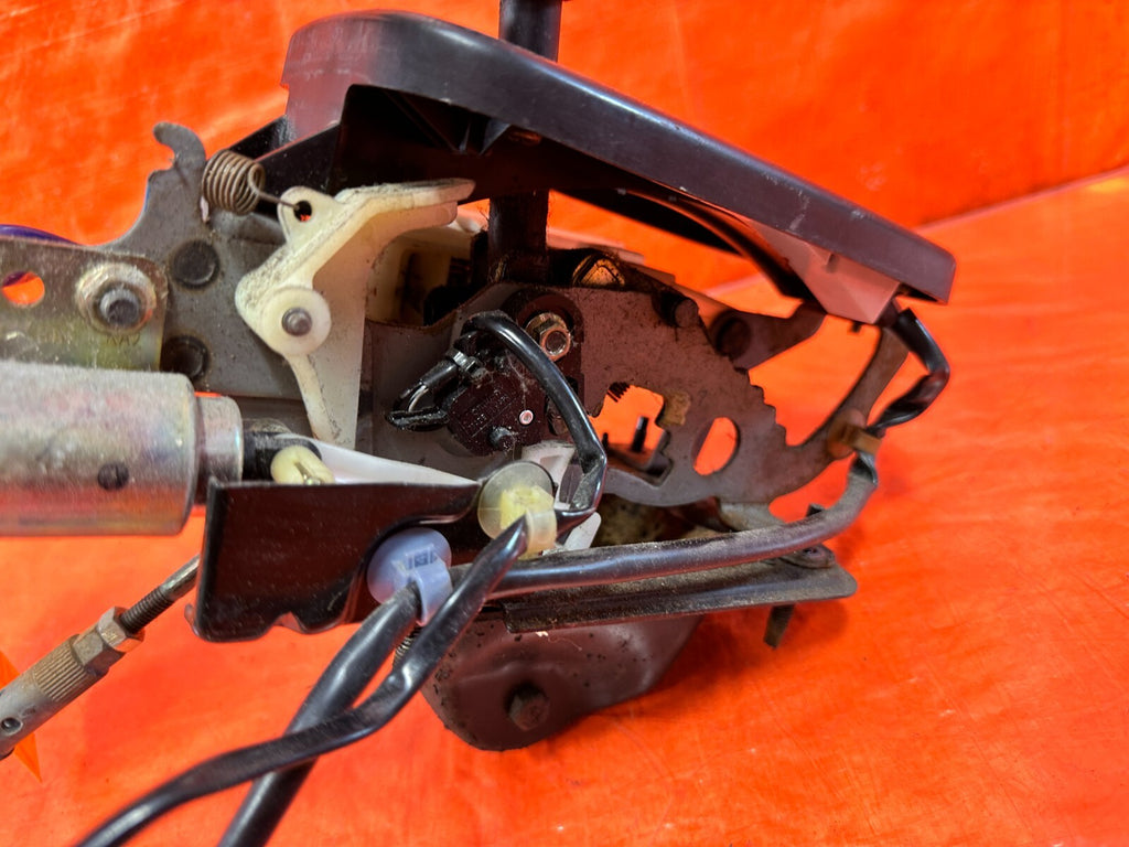 93 97 HONDA DEL SOL   AUTOMATIC SHIFTER CENTER CONSOLE TRIM BEZEL   OEM #2957