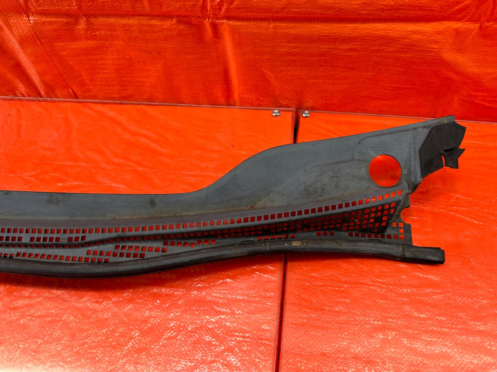 95 98 HONDA ODYSSEY   WINDSHIELD WIPER COWL TRIM PLASTIC   OEM FACTORY #1936
