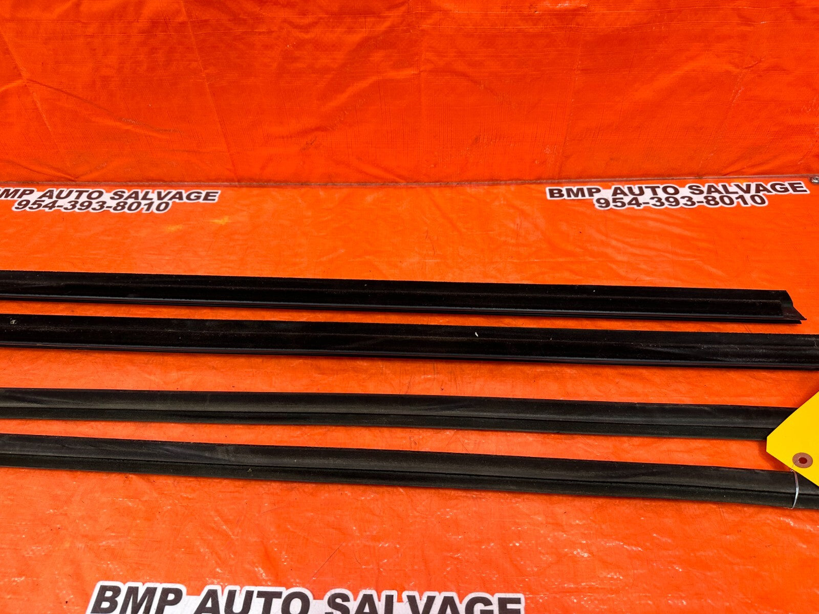 08 15 INFINITI G37 Q60 COUPE EXTERIOR DOOR WINDOW GLASS TRIM LEFT RIGHT OEM #24810