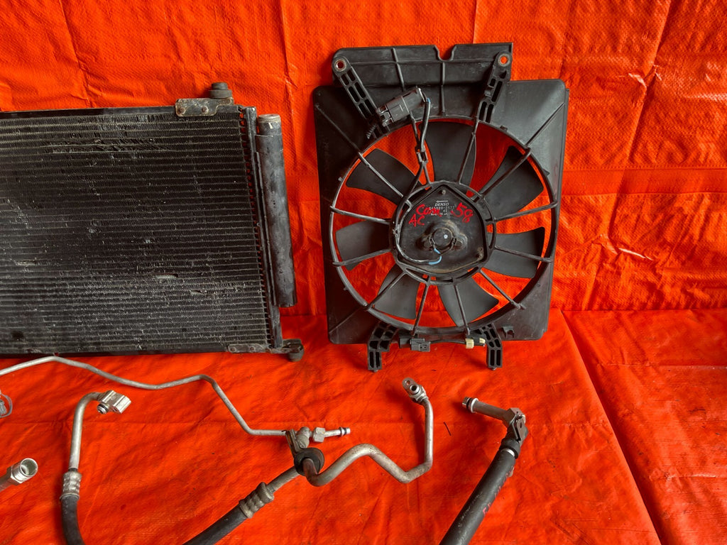 02 04 HONDA CR V CRV   AIR CONDITIONING AC LINE SET LINES W/ CONDENSER + FAN OEM2