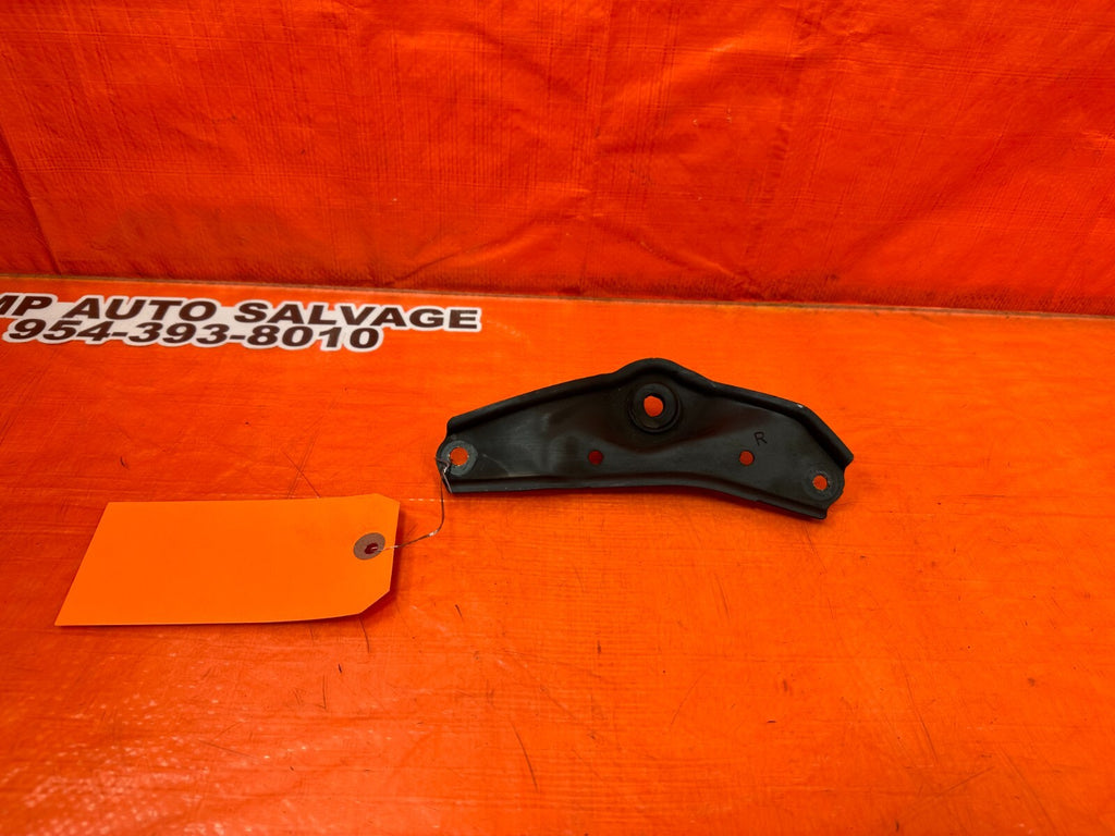 08 12 HONDA ACCORD SEDAN 2.4L   RADIATOR MOUNTING BRACKET   RIGHT SIDE   OEM 2510