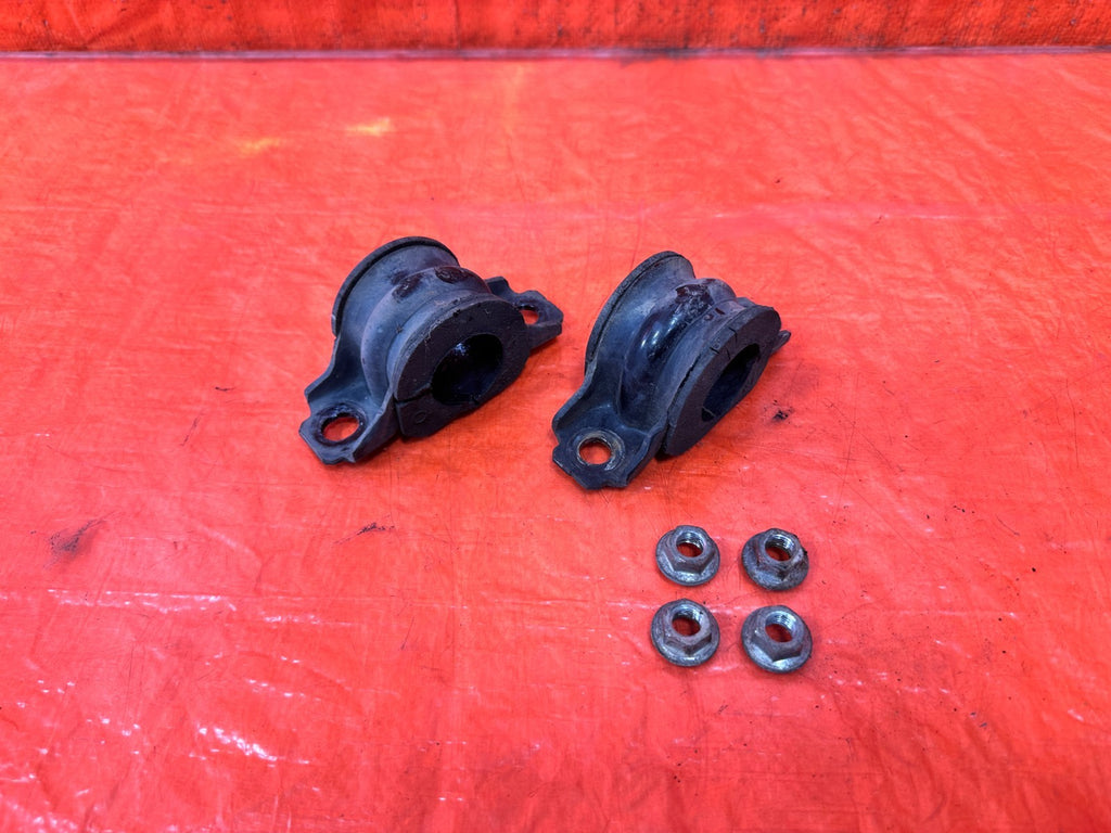 14 15 INFINITI Q50 3.7L   LEFT & RIGHT FRONT SWAY BAR BRACKETS W/ BUSHING   3131