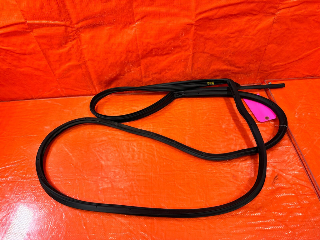 15 21 SUBARU WRX STI DRIVER LEFT REAR DOOR WEATHER STRIP RUBBER GASKET OEM 2668