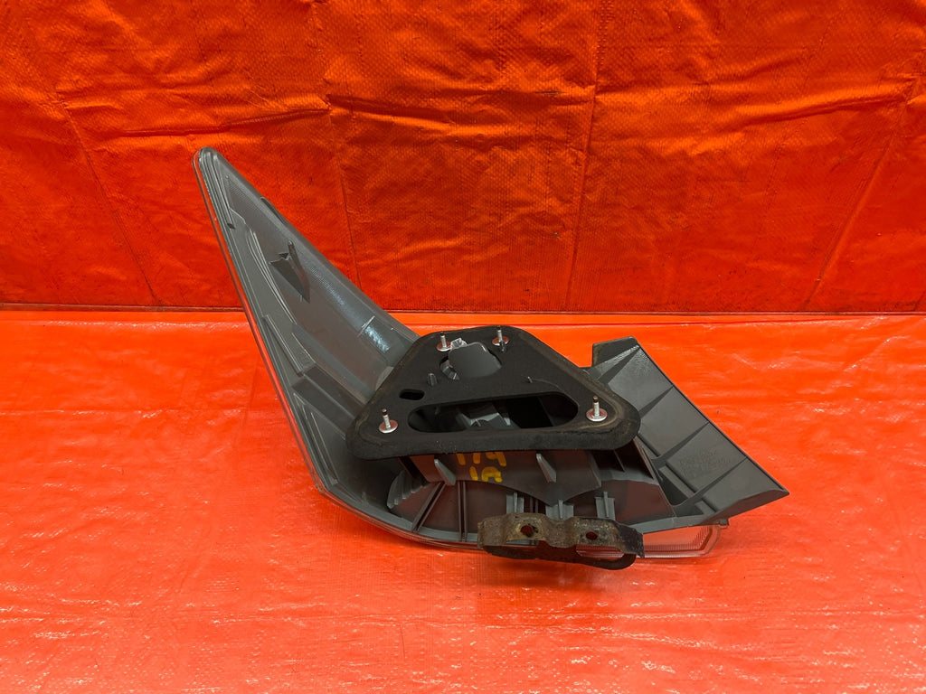 08 12 HONDA ACCORD SEDAN   PASSENGER RIGHT OUTER   TAIL LIGHT LAMP   OEM #1749