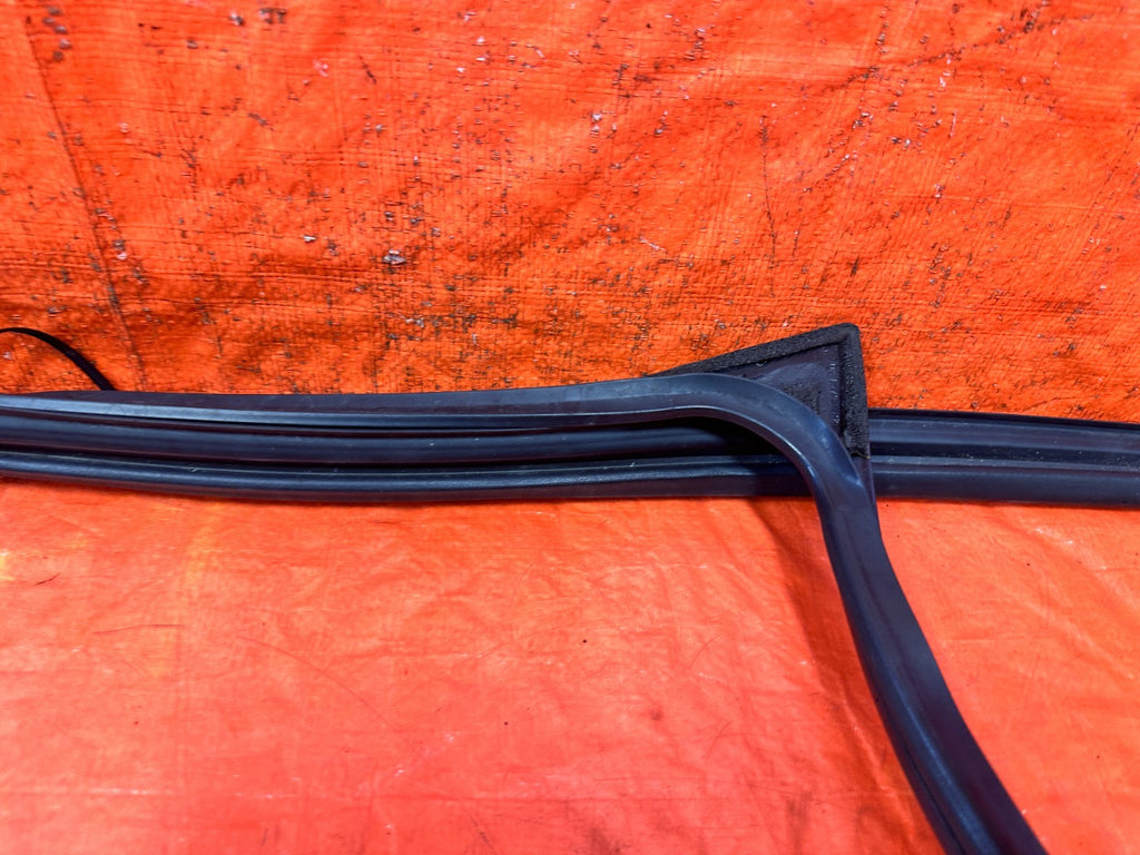 04 08 ACURA TSX RIGHT PASS FRONT DOOR WINDOW WEATHERSTRIP SEAL OEM #3309