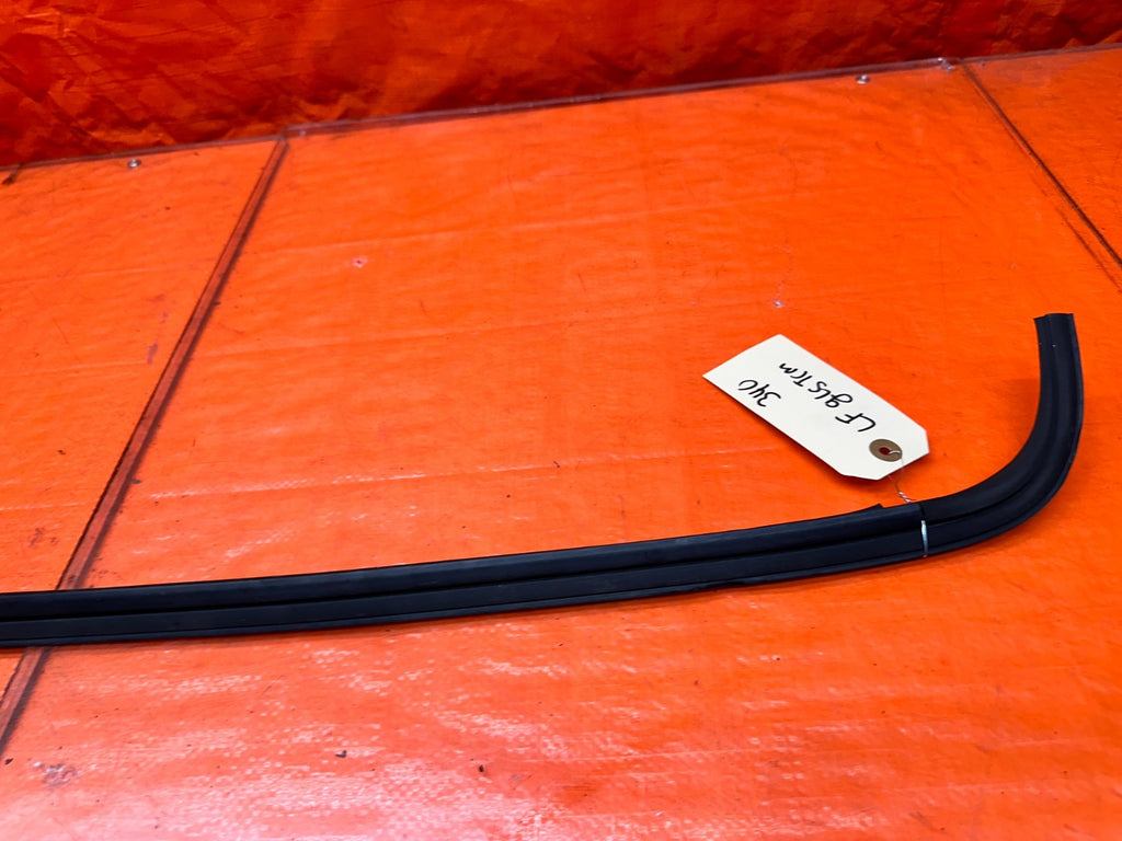 94-01 ACURA INTEGRA 4D SEDAN LEFT DRIVER WINDSHIELD WEATHERSTRIP SEAL #3409