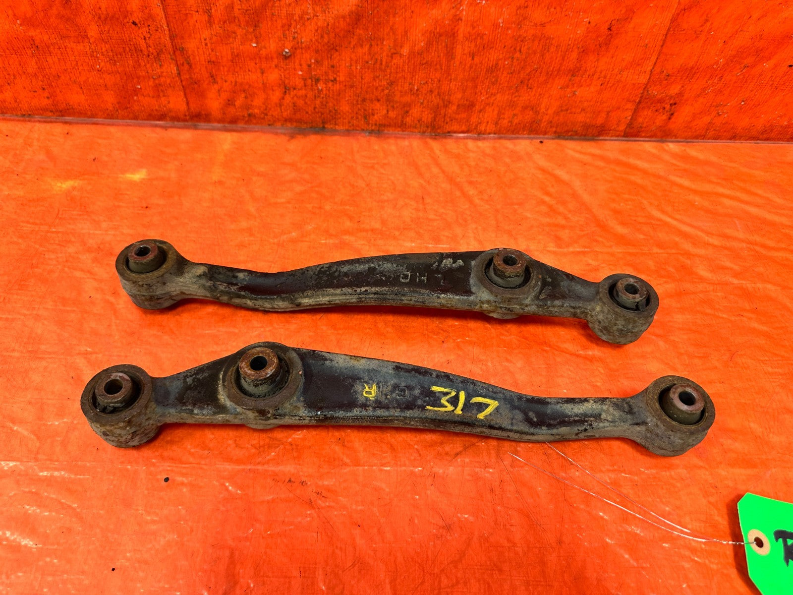 90 91 HONDA CIVIC HATCHBACK   CONTROL ARM SET   LEFT AND RIGHT REAR LOWER ARMS  2
