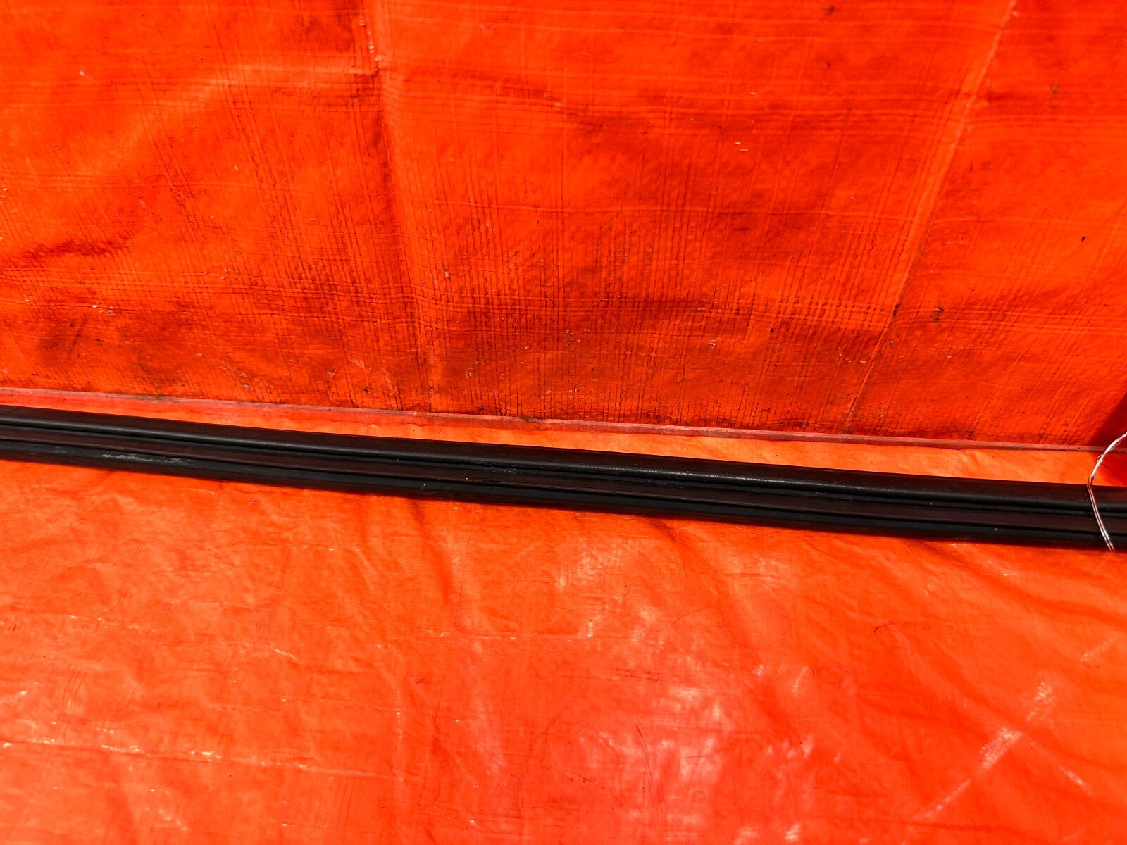 94 01 ACURA INTEGRA 2D   PASSENGER RIGHT TOP OF DOOR WEATHER STRIP OEM #2812