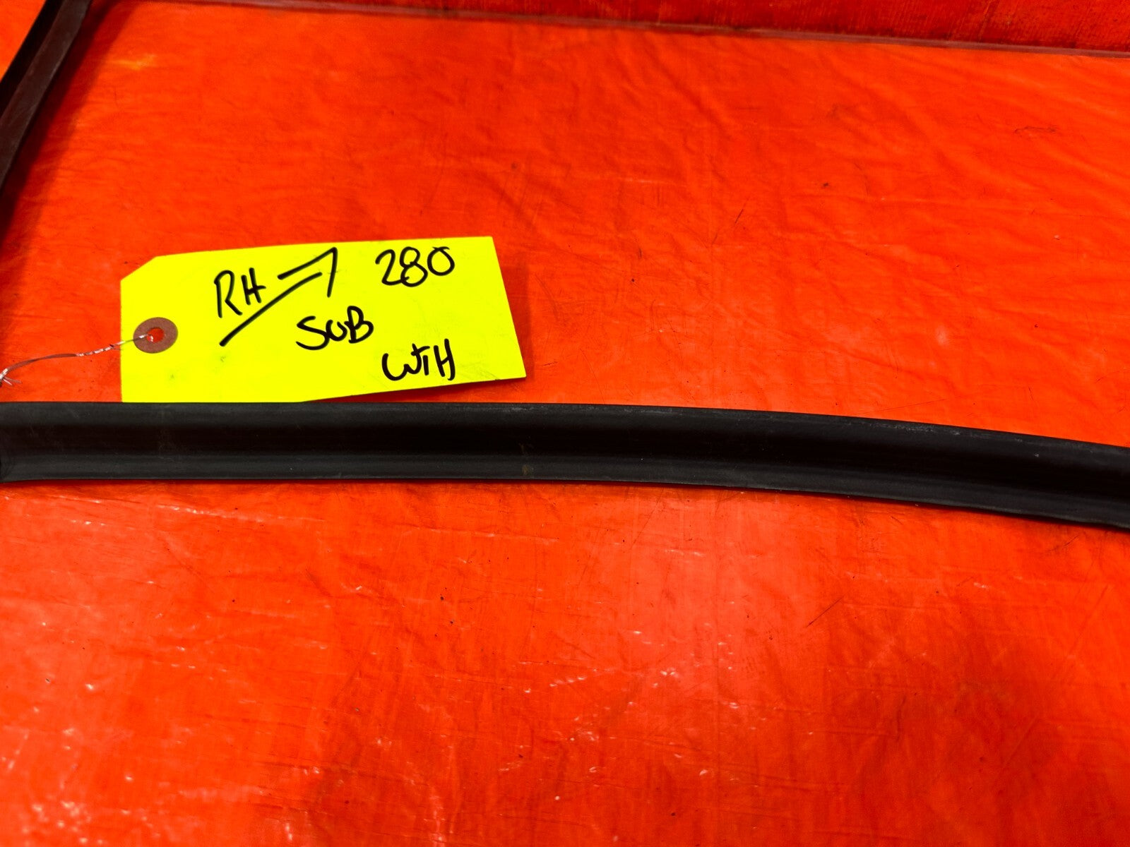 02 06 ACURA RSX   PASSENGER RIGHT FRONT DOOR GLASS SUB SEAL   OEM #2804