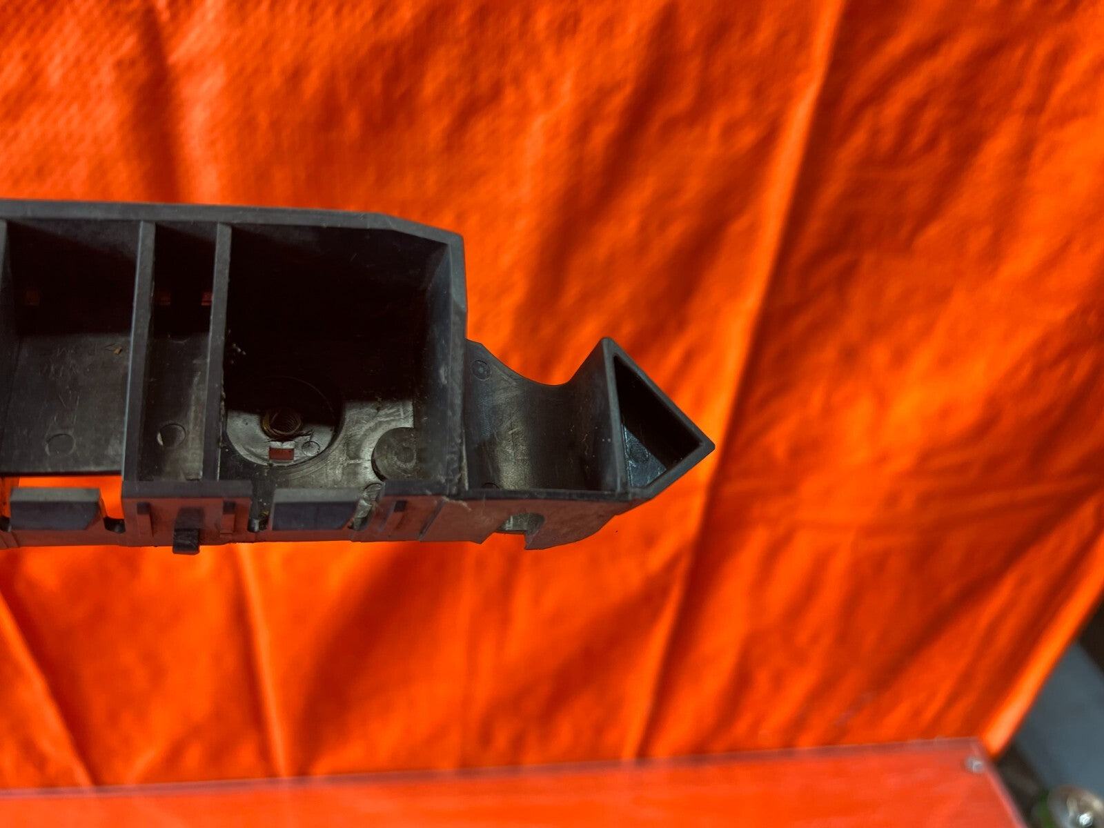 02 06 ACURA RSX   PASSENGER RIGHT FRONT   FENDER CLIP BUMPER BRACKET   OEM #2117