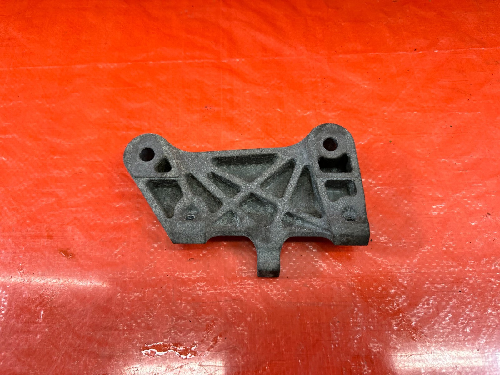 09 14 ACURA TSX 2.4L   AIR CONDITIONING AC COMPRESSOR PUMP BRACKET   OEM #2115