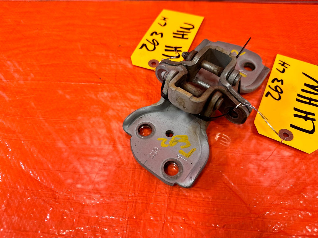 97 01 HONDA PRELUDE   DOOR HINGE SET HINGES   UPPER & LOWER   LEFT SIDE OEM #2634