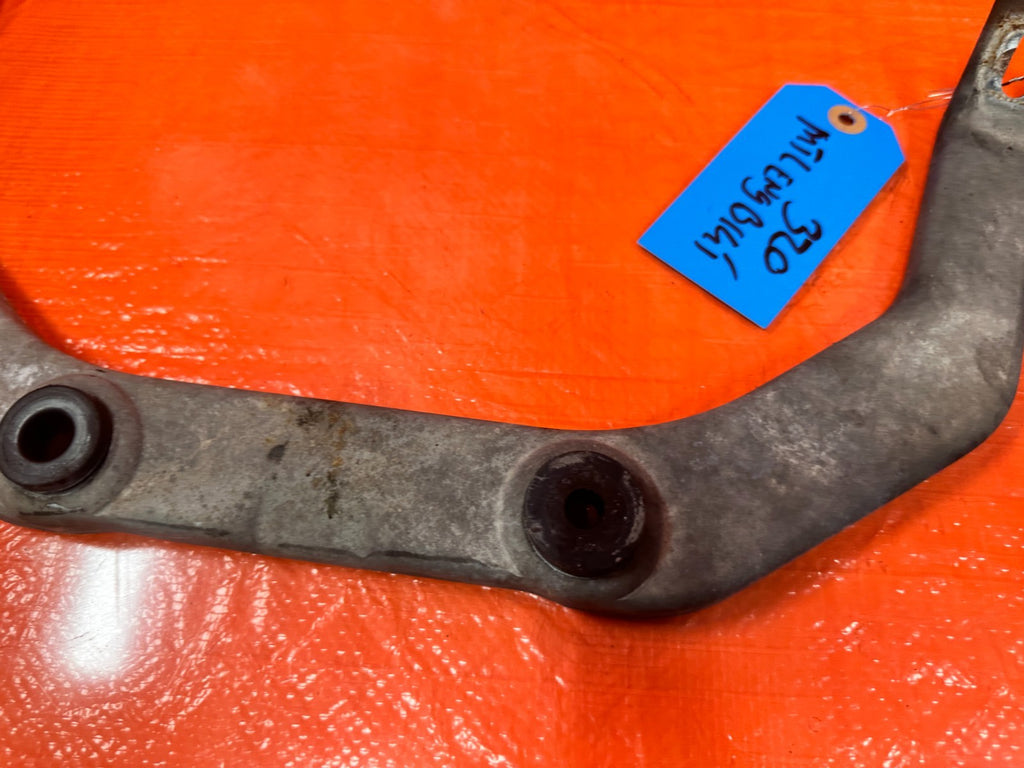 08 15 INFINITI G37 & Q60 COUPE   EXHAUST MANIFOLD BRACE BRACKET   OEM #3203