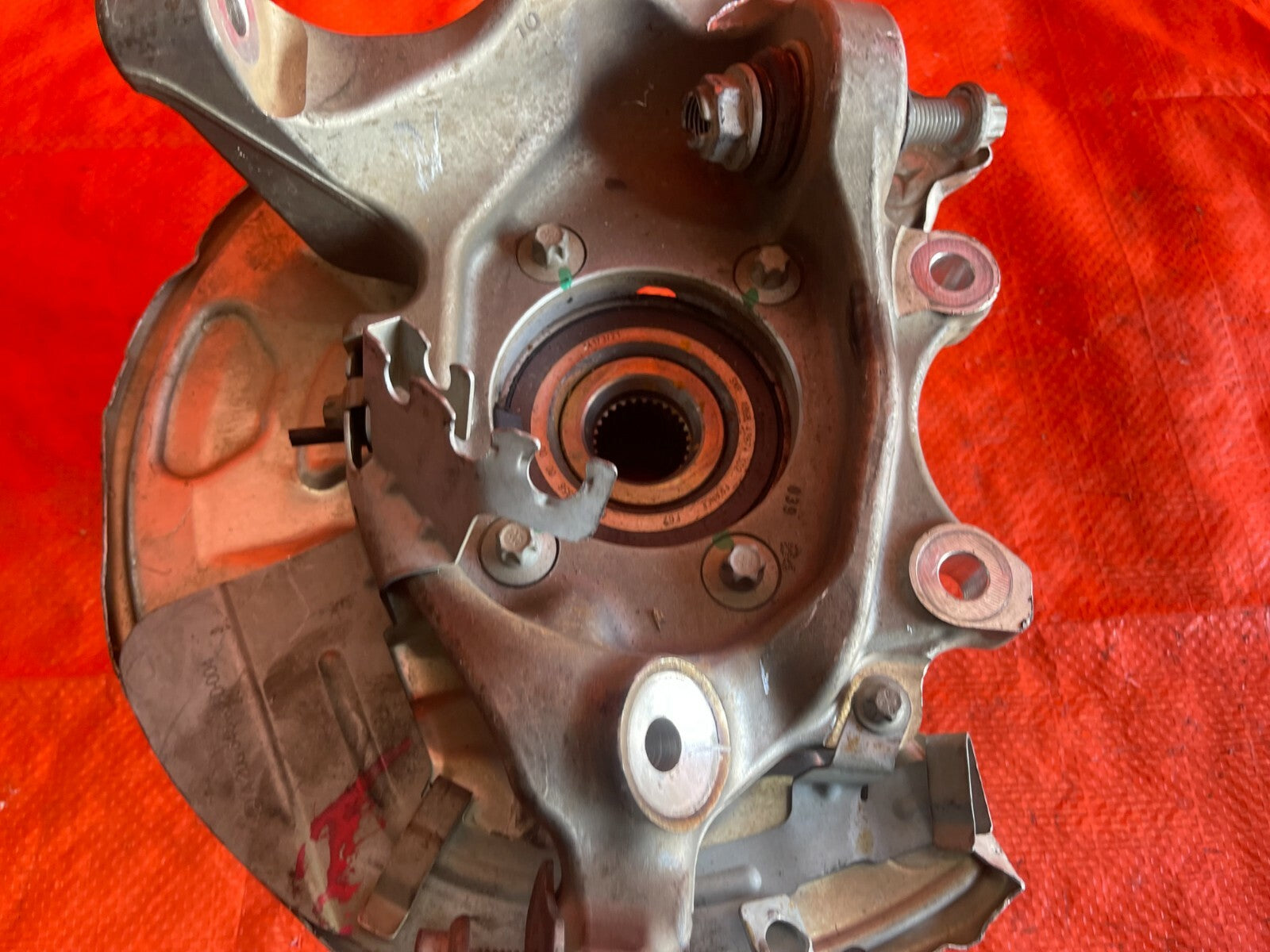 OEM 2015 MERCEDES BENZ C300 W205 4MATIC   DRIVER LEFT REAR SPINDLE KNUCKLE OEM9