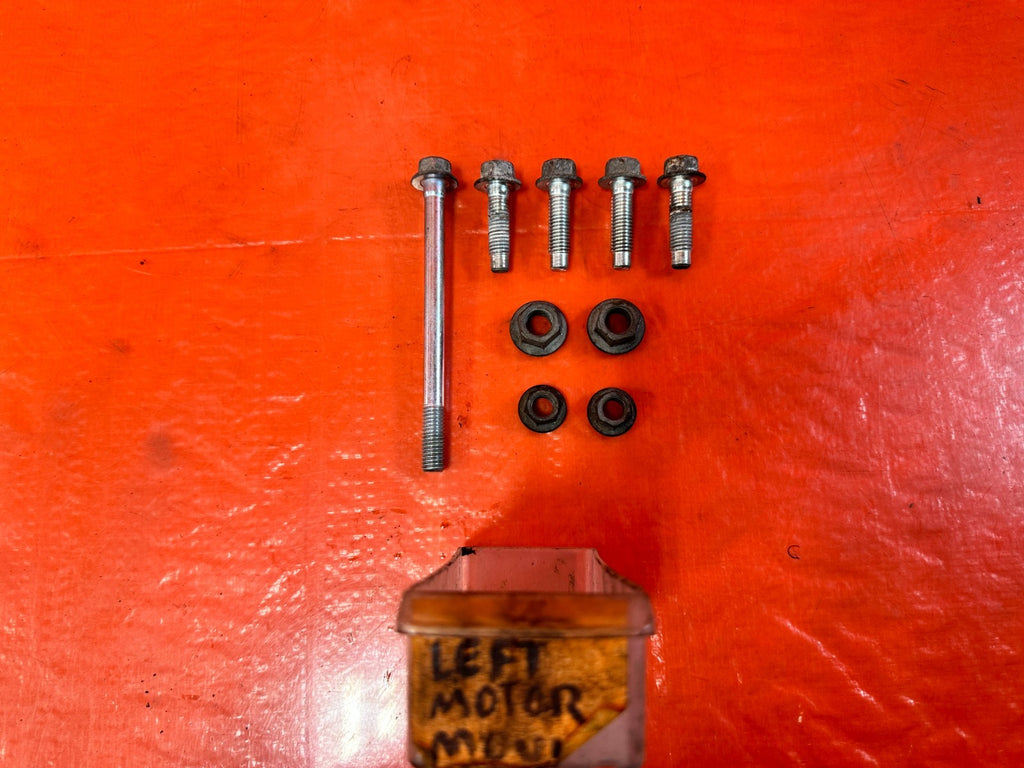 16 24 INFINITI Q50   3.0L   ENGINE MOUNT BRACKET BOLTS NUTS OEM 3160