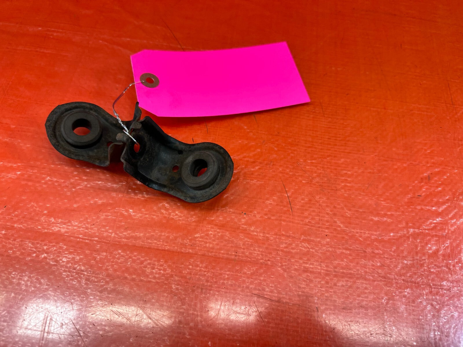 06 11 HONDA CIVIC   RADIATOR MOUNTING BRACKETS RETAINERS SET OF TWO 2   OEM 2371