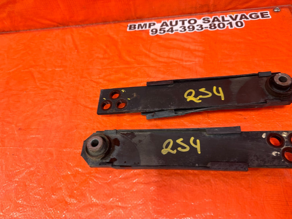 02 06 ACURA RSX   LEFT AND RIGHT REAR LOWER CONTROL ARM SET ARMS   OEM #2543