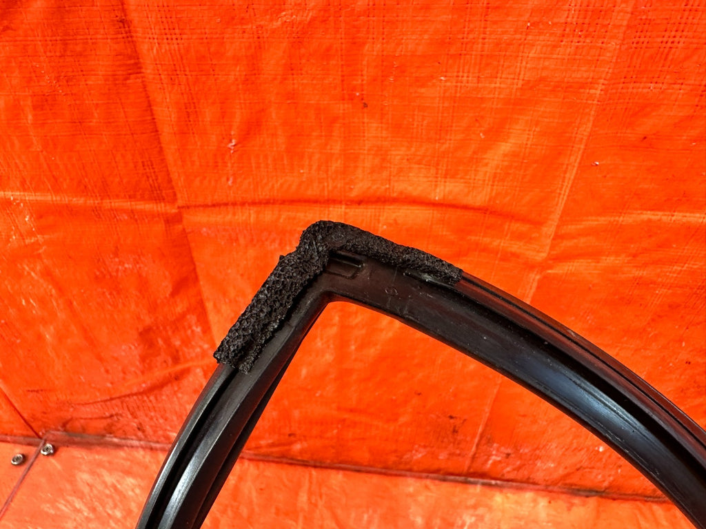 09 14 ACURA TSX   DRIVER LEFT REAR WINDOW GLASS RUN CHANNEL   OEM 3059