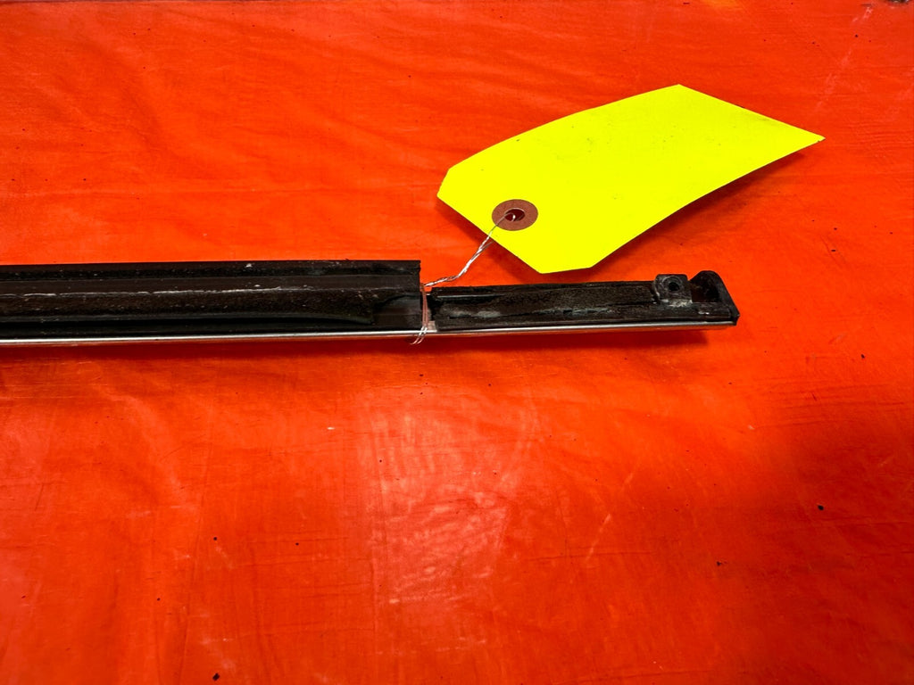 04 08 ACURA TSX   DRIVER LEFT EXTERIOR WINDOW GLASS TRIM   OEM FACTORY #2759