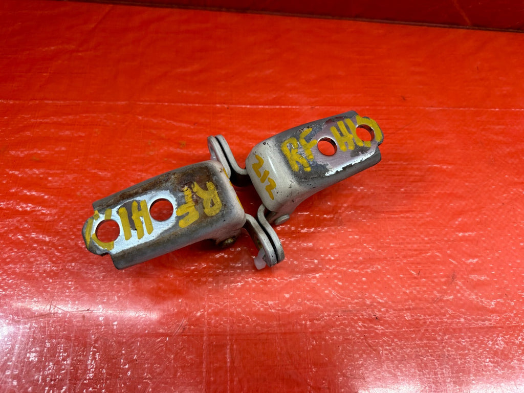 02 06 ACURA RSX   PASSENGER RIGHT FRONT DOOR HINGE SET UPPER LOWER   OEM #2127