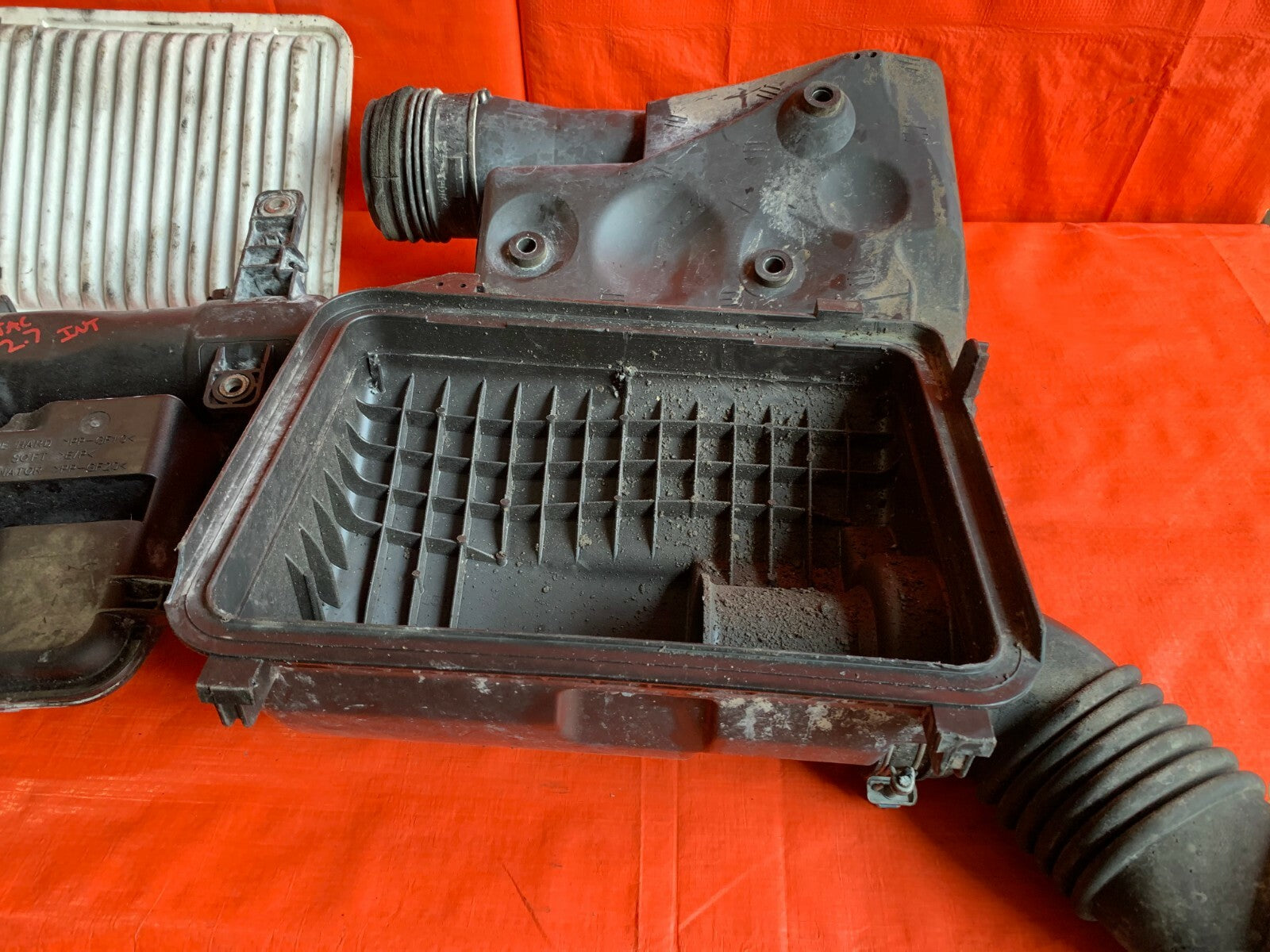 OEM 2007 07 TOYOTA TACOMA 2.7L BASE   FACTORY AIR INTAKE ARM AND BOX COMPLETE10