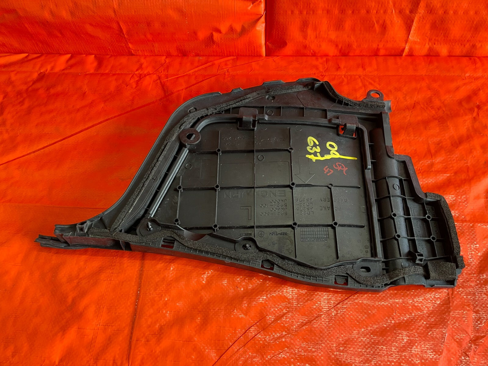 08 13 INFINITI   G37 2D COUPE   DRIVER LEFT   BRAKE FLUID COVER W/ TRIM COMPLETE5