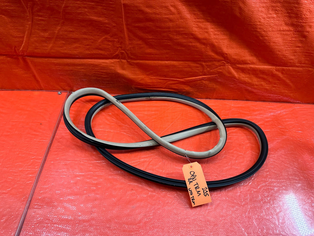 04 08 ACURA TSX   RIGHT REAR   DOOR TO CHASSIS WEATHER STRIP OPEN TRIM OEM #20511