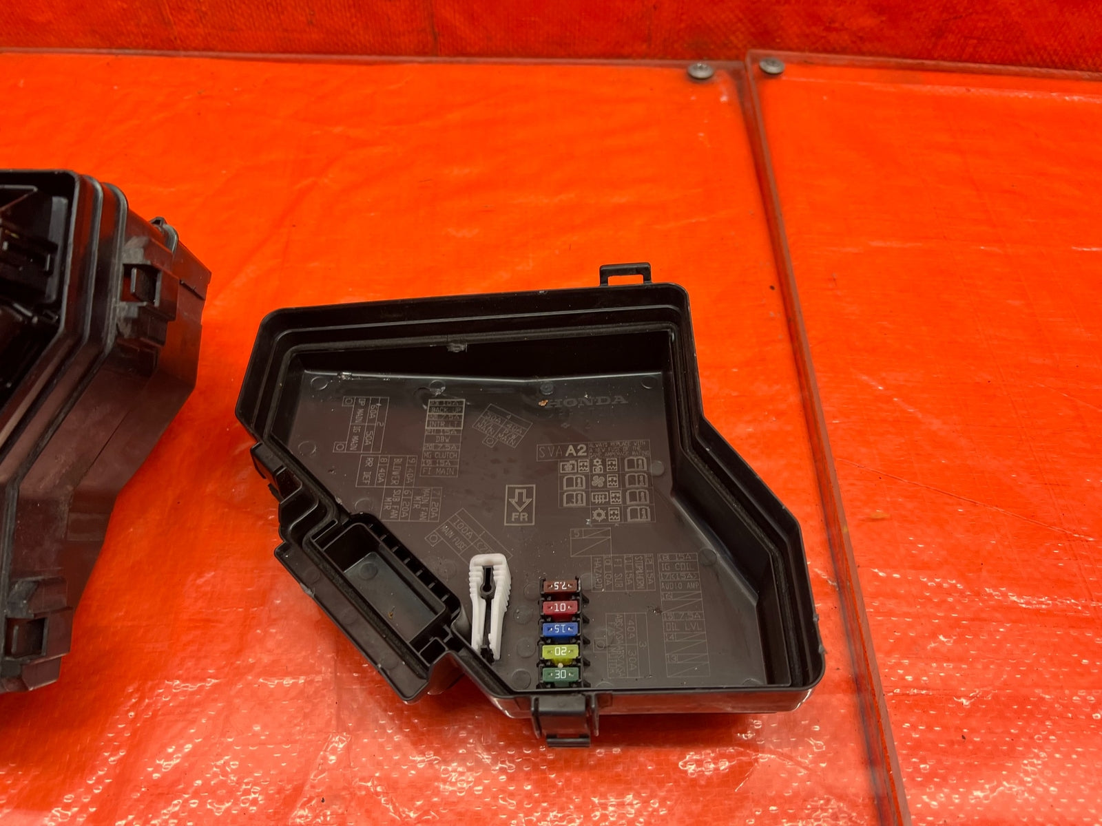 09 11 HONDA CIVIC SI 2D   EXTERIOR / ENGINE BAY   FUSE BOX PANEL   OEM #1637