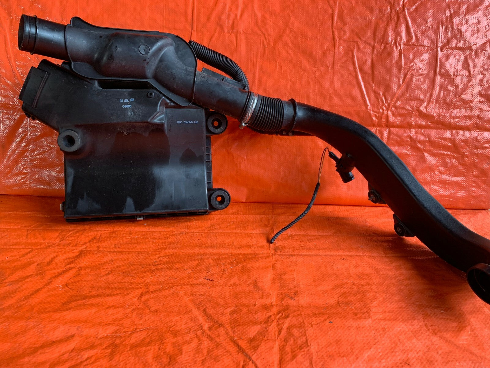 OEM 2007 BMW 335Xi 335i AWD N54 AIR INTAKE FILTER BOX W/ ARM   1371 7556547.06 8