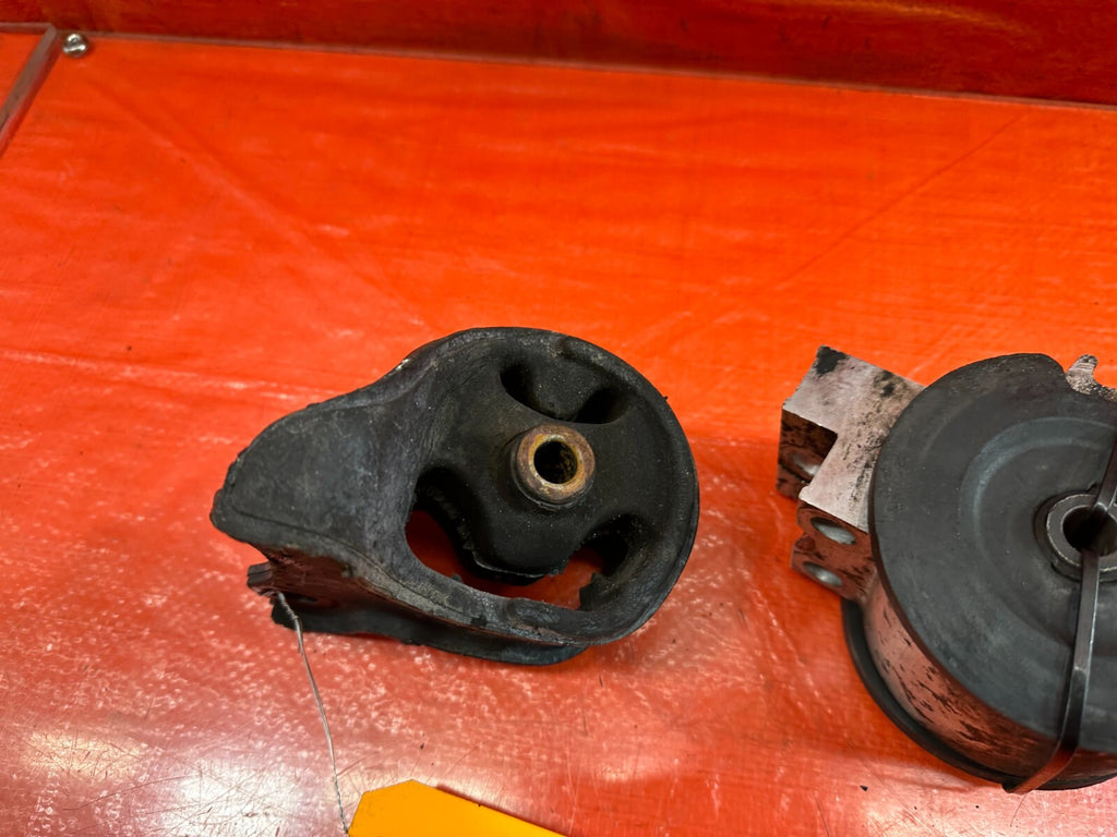 94 01 ACURA INTEGRA AUTOMATIC LEFT AND RIGHT MOTOR MOUNT TRANSMISSION MOUNT #2292