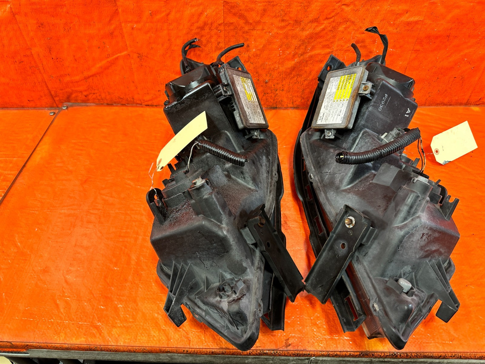 04 05 ACURA TSX LEFT & RIGHT HEADLIGHTS HEADLAMPS W/ BALLASTS  PIG TAILS OEM 32219