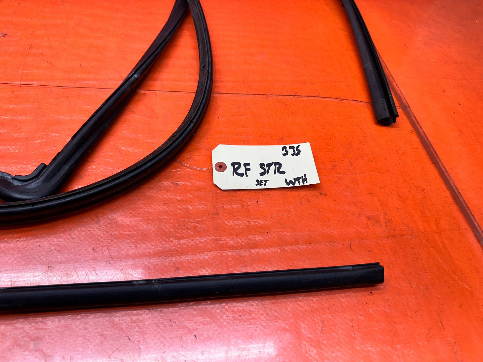 97 01 HONDA PRELUDE 2.2L PASSENGER RIGHT FRONT DOOR WEATHER STRIP SEAL OEM #3354