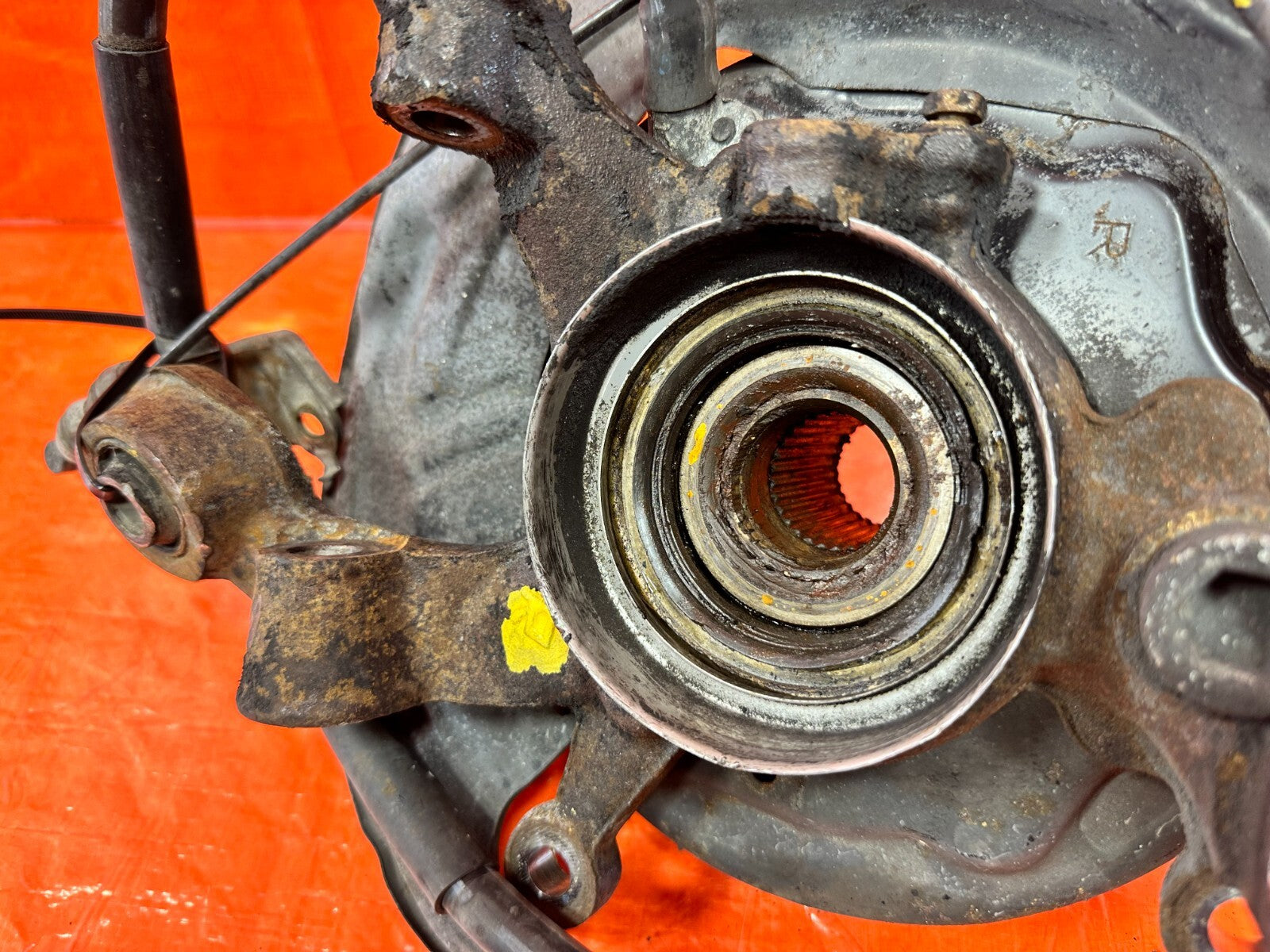 92 00 LEXUS SC300   PASSENGER RIGHT REAR   SPINDLE KNUCKLE HUB   OEM #27610