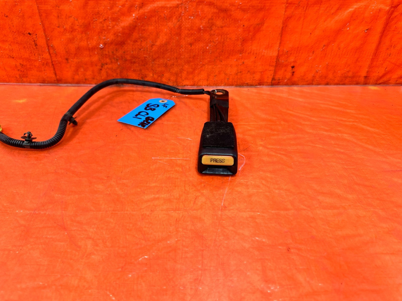 13 16 HYUNDAI GENESIS COUPE   DRIVER LEFT FRONT SEAT BELT CLIP BUCKLE   OEM GENE1