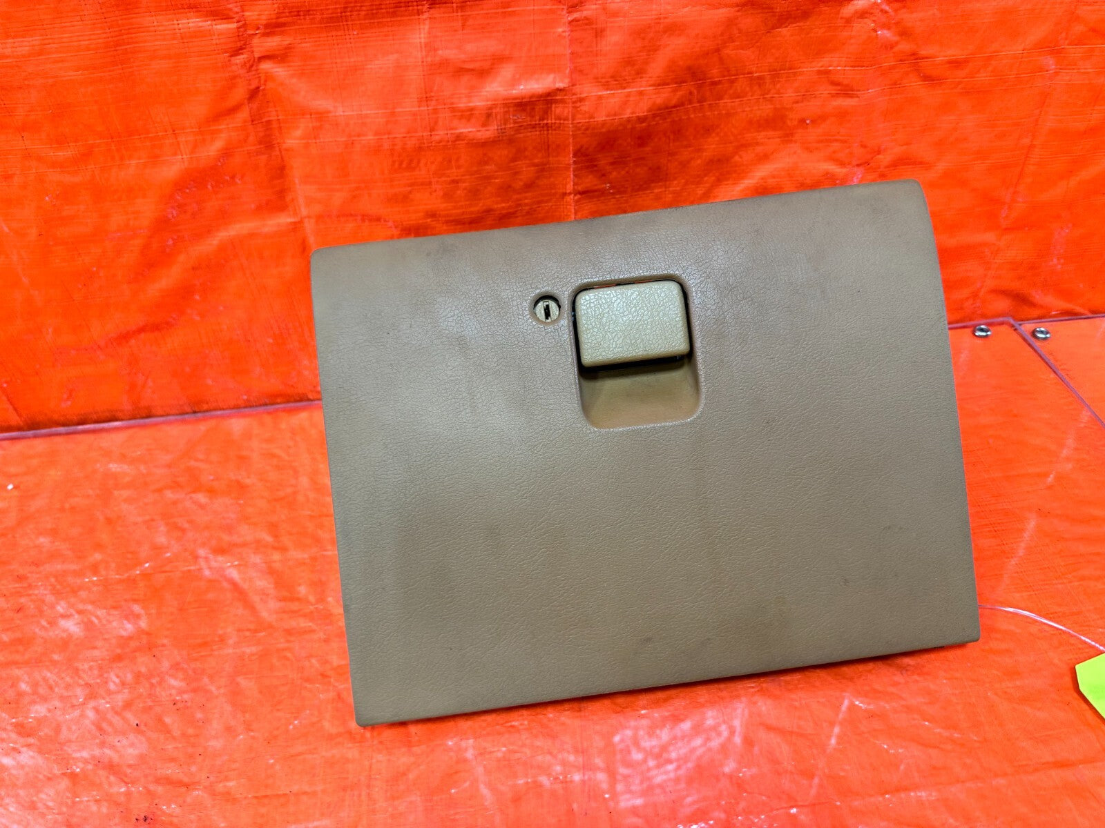 90 93 MAZDA MX 5 MIATA   GLOVE BOX ASSEMBLY   TAN BROWN COLOR   OEM #2679
