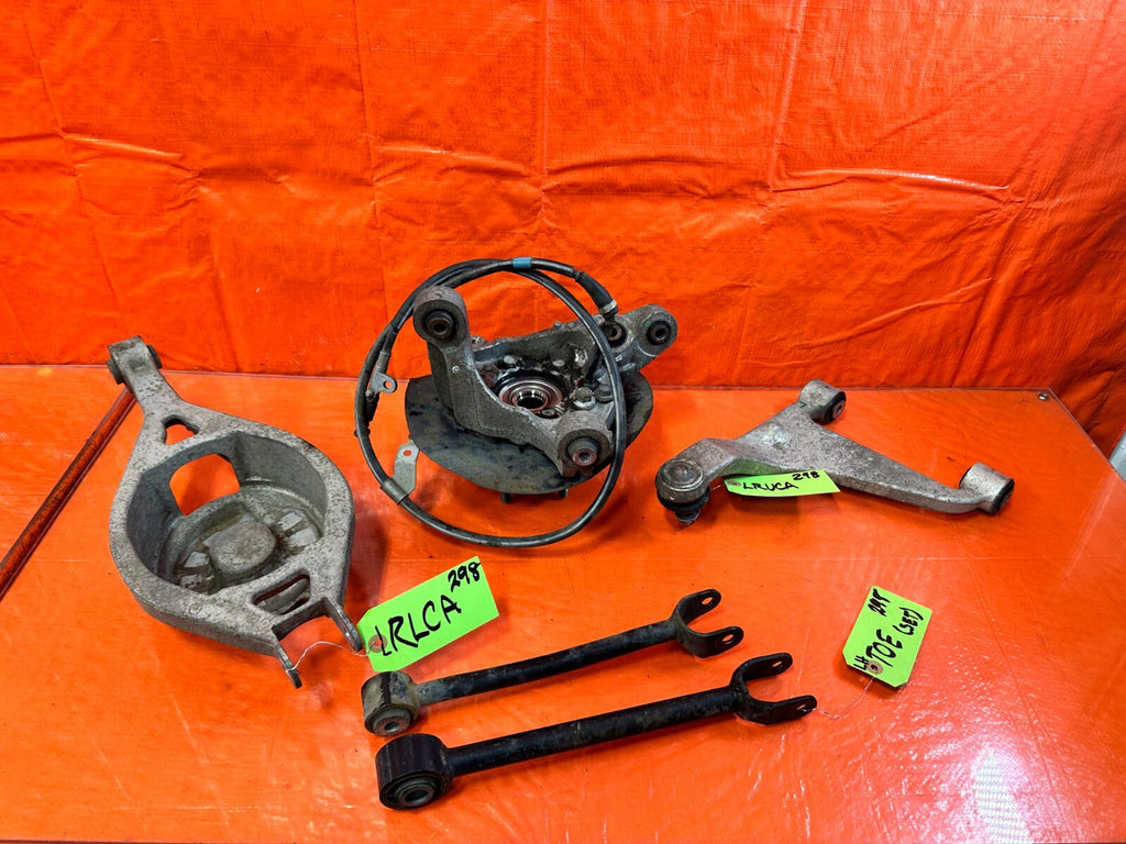 03 07 INFINITI G35 COUPE   LEFT REAR SPINDLE KNUCKLE HUB W/ ALL CONTROL ARMS 29817