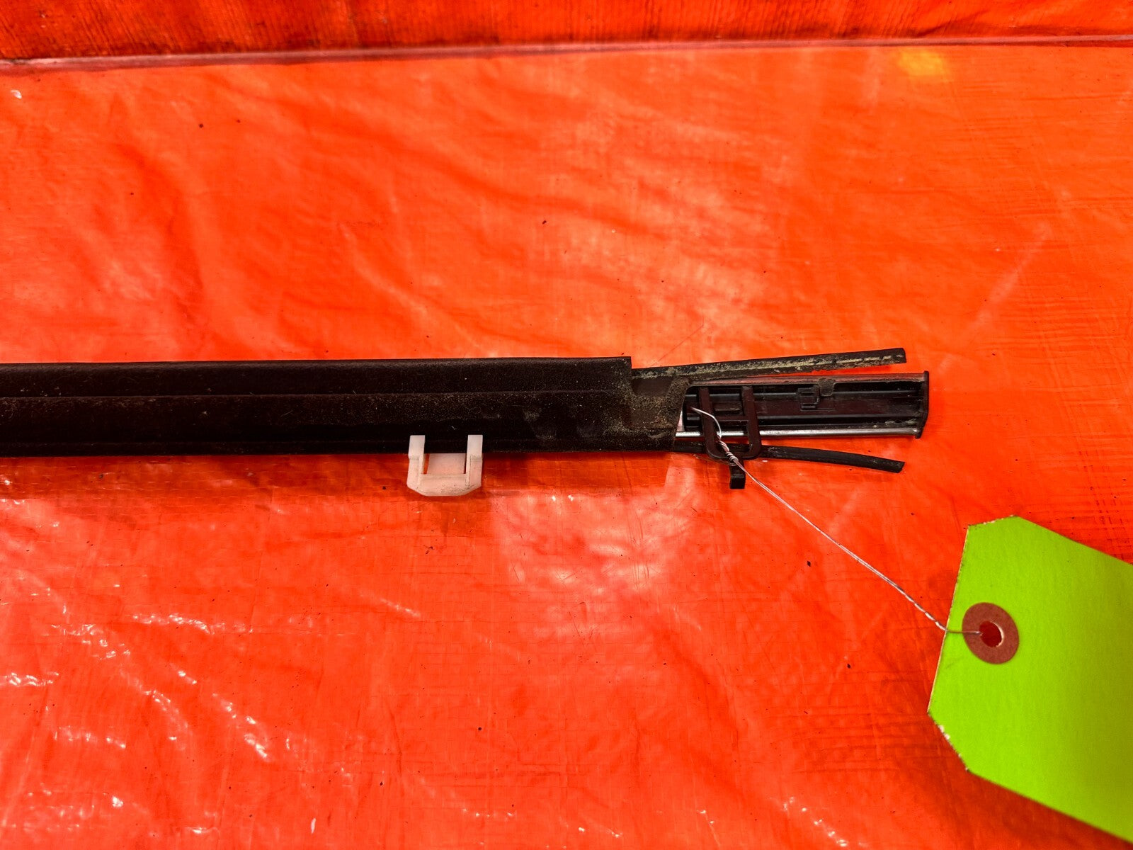 09 14 ACURA TSX   RIGHT FRONT EXTERIOR WINDOW GLASS TRIM BELT MOLDING   OEM #27911
