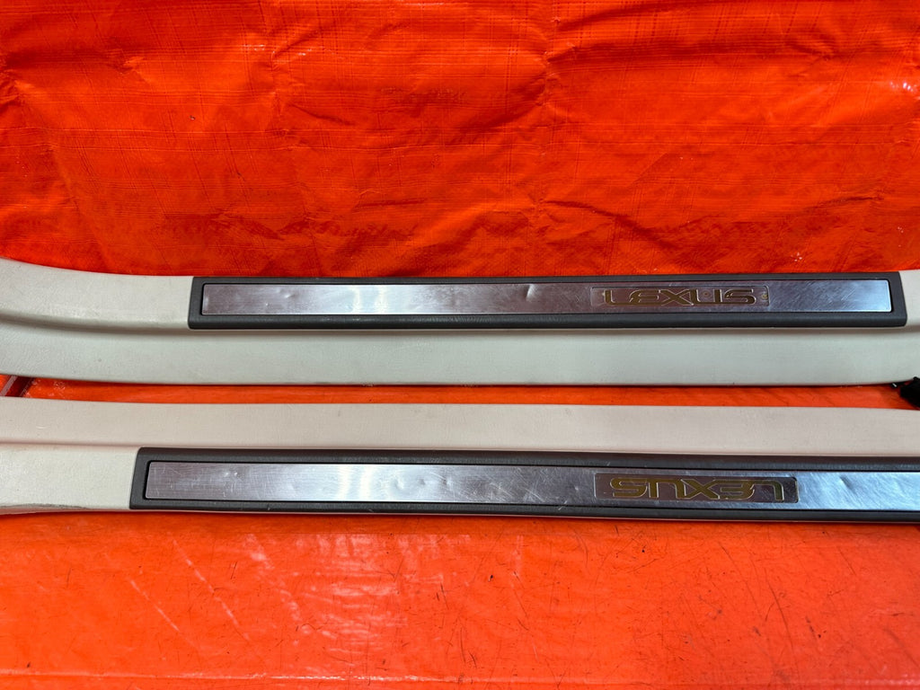 02 05 LEXUS SC430   LEFT AND RIGHT FLOOR PILLARS SCUFF PLATE SET   ECRU OEM 26110